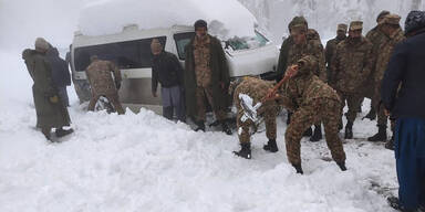 21 tote Urlauber bei Schnee-Chaos in Pakistan