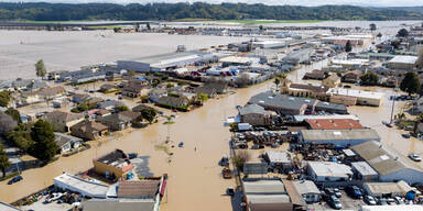 Unwetter in Kalifornien: Damm an Fluss gebrochen