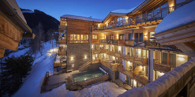 Alpenparks Hotel Sonnleiten - Winterabend außen