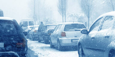 Auto Stau Schnee