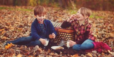 Kinder picknicken