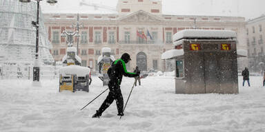 Schon drei Tote: Spanien versinkt im Schnee-Chaos