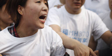 Proteste vor der malaysischen Botschaft in Peking