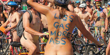 Hunderte machten beim World Naked Bike Ride in Melbourne mit