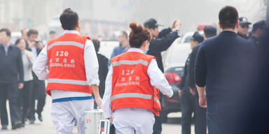Angehörige der Opfer gehen in Peking auf die Straße