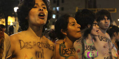 Nackt-Aktivisten demonstrieren für das Recht auf Abtreibung