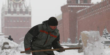 Schneesturm: Verkehrschaos in Moskau