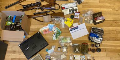 Dealer gefasst: Drogen, Geld und Waffen sichergestellt