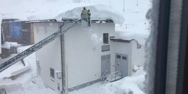 Schneeräumung am Arlberg nach CO2-Alarm